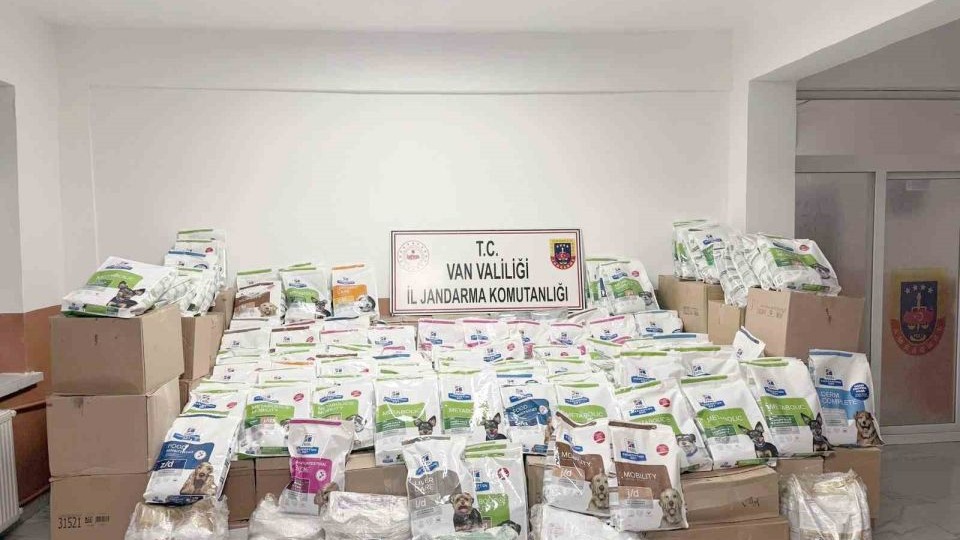 Van&#039;ın Başkale ilçesinde 4 milyon 163 bin TL değerinde kaçak malzeme ele geçirildi