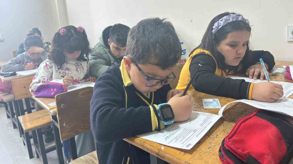 Vanlı öğrenciler ve yetişkinler kitap okuma yarışmasında buluştu