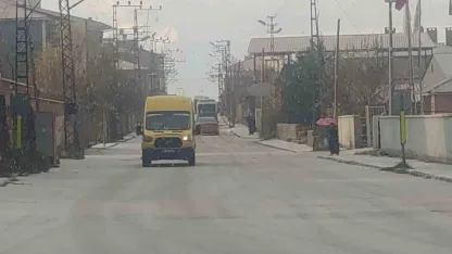 Van’da dolu yağışı şehri beyaza bürüdü