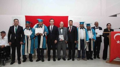 Bitlis'te engeller sevgiyle aşıldı: Ahlat’ta özel gün için anlamlı buluşma