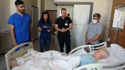 Van’da ölümcül damar yırtığı 15 kişilik ekip tarafından ameliyat edildi