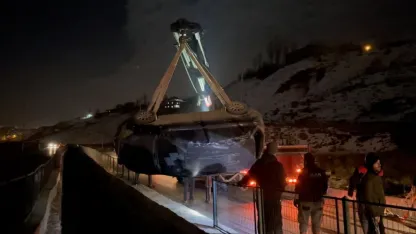 Hakkari'de kontrolden çıkan otomobil su kanalına düştü: 1 yaralı