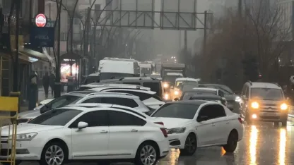 Hakkari Yüksekova’da yoğun yağışlar uçak seferlerini durdurdu