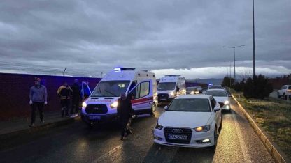 İki aracın karıştığı trafik kazasında 6 kişi yaralandı