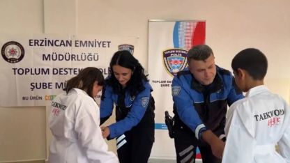 Erzincan emniyetten öğrencilere tekvando kıyafeti sürprizi