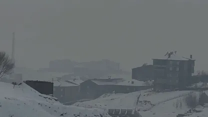 Yüksekova’da yoğun sis uçak seferlerini durdurdu