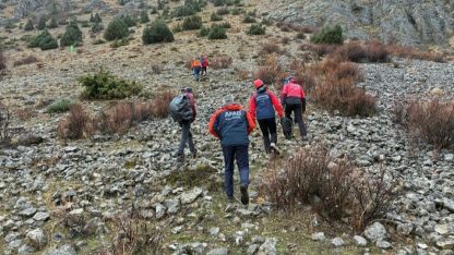 Kayalıklarda mahsur kalan keçiler JAK timi tarafından kurtarıldı