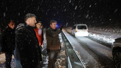 Erzincan Valisi karla mücadele çalışmalarını sahada takip etti