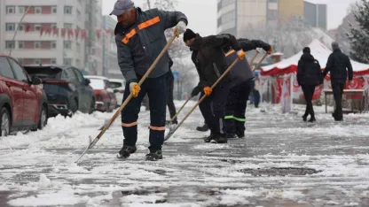 Erzurum Büyükşehir’den karla mücadele