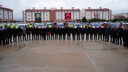 Erzincan’da emniyet ve jandarmaya 122 yeni hizmet aracı teslim edildi