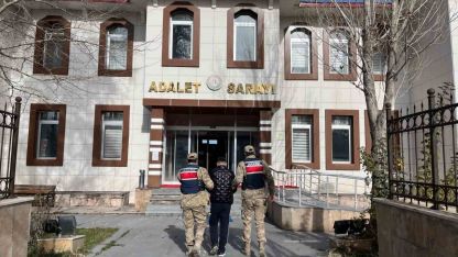 Jandarma Malazgirt'te  firari hükümlüyü yakaladı