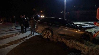 Malatya’da yük treni hemzemin geçitte otomobile çarptı: 5 yaralı