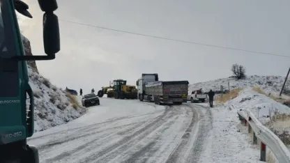 Muş’ta mahsur kalan 20 araç kurtarıldı
