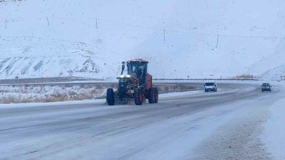 Van-Bahçesaray yolu ulaşıma kapatıldı