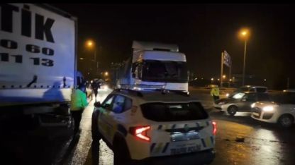 Polis Bitlis’te tır dorsesinde 31 göçmen yakalandı