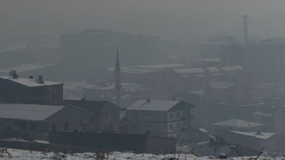 Yüksekova sis altında kaldı