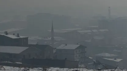 Yüksekova sis altında kaldı