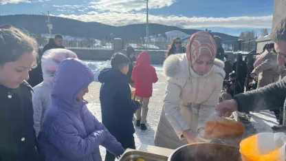 Sarıkamış’ta genç yürekler donan umutları ısıttı