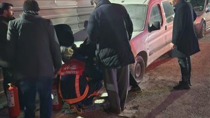 Park halindeki araç bir anda alev aldı