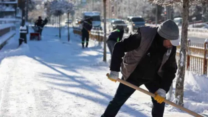 Erzurum Büyükşehir Belediyesi kar timleri işbaşında