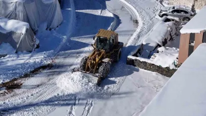 Erzurum Palandöken Belediyesi karla mücadelede sahada