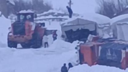 Hakkari Yüksekova’da karla mücadele aracı devrildi