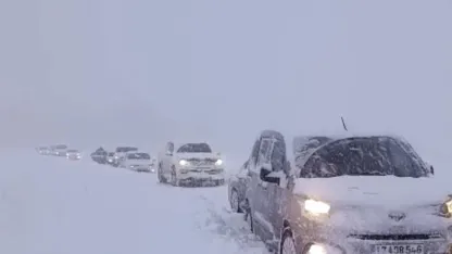 Yüksekova’da kar esareti: Tipi yolları kapattı, onlarca araç mahsur kaldı