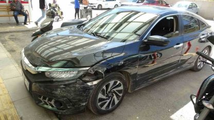 Kalp krizi geçiren sürücü hastane otoparkında 7 araca çarptı: O anlar kamerada