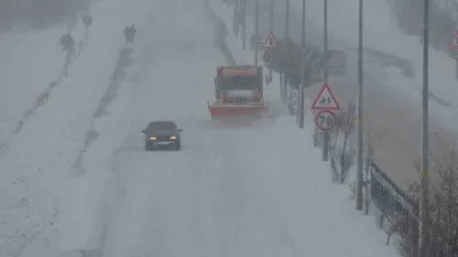 Van’da 389 yerleşim yerinin yolu kapalı