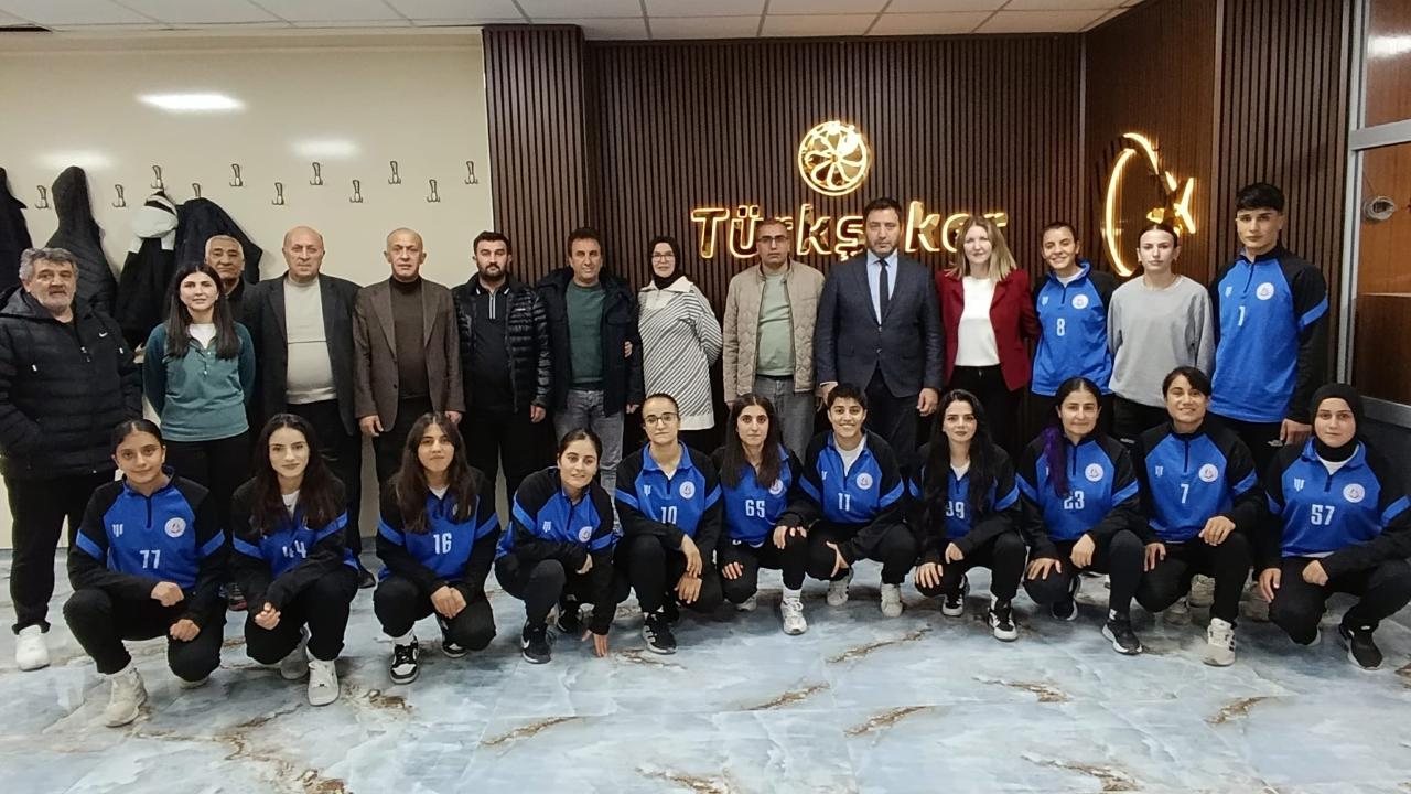 Ağrı Kadın Futbol Takımına Moral Yemeği