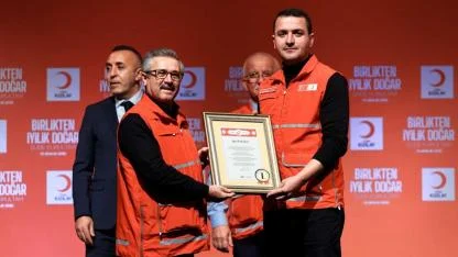 Ağrı Kızılay, 2024 Performans Ödüllerinde 13 Ödülle Döndü