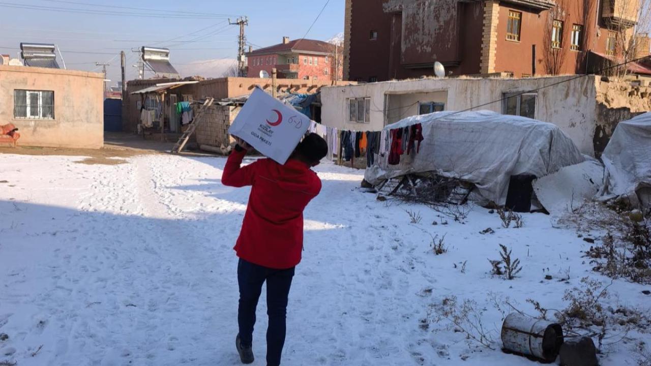 Ağrı Kızılay Gönüllüleri, Dondurucu Soğukta İhtiyaç Sahiplerinin Yanında