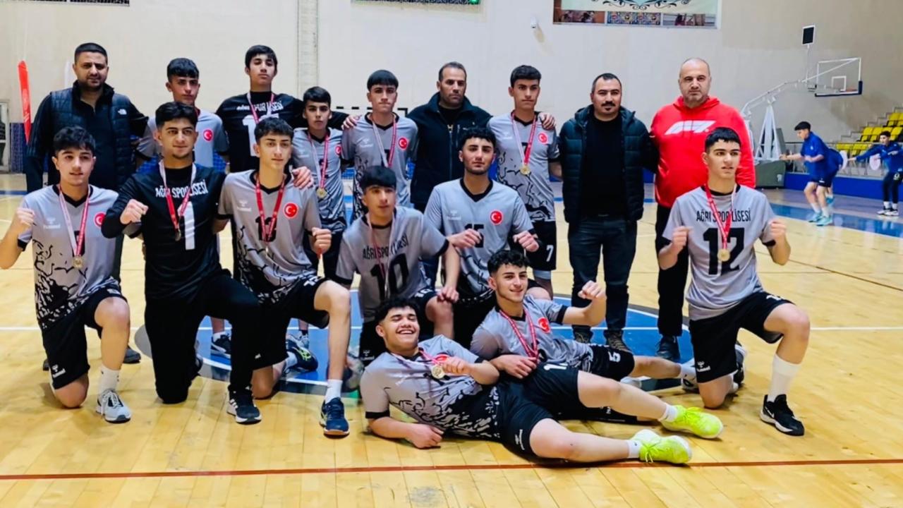 Ağrı Spor Lisesi hentbolda Türkiye yarı finallerine yükseldi