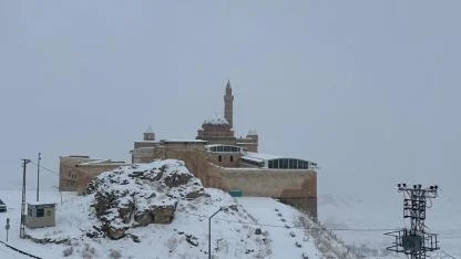 Ağrı Tarihi İshak Paşa Sarayı beyaz örtüyle kaplandı