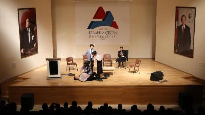 Ağrı’da Mem U Zin Tiyatro Kulübünden Çift Oyun Gösterimi