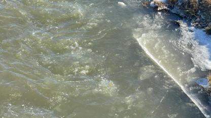 Ağrı’da Murat Nehri’nin Yüzeyi Kısmen Buz Tuttu