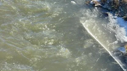 Ağrı’da Murat Nehri’nin Yüzeyi Kısmen Buz Tuttu