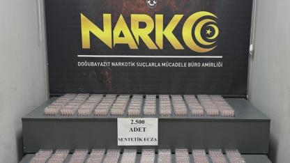 Ağrı’da TIR’da 2 Bin 500 Adet Sentetik Ecza Ele Geçirildi