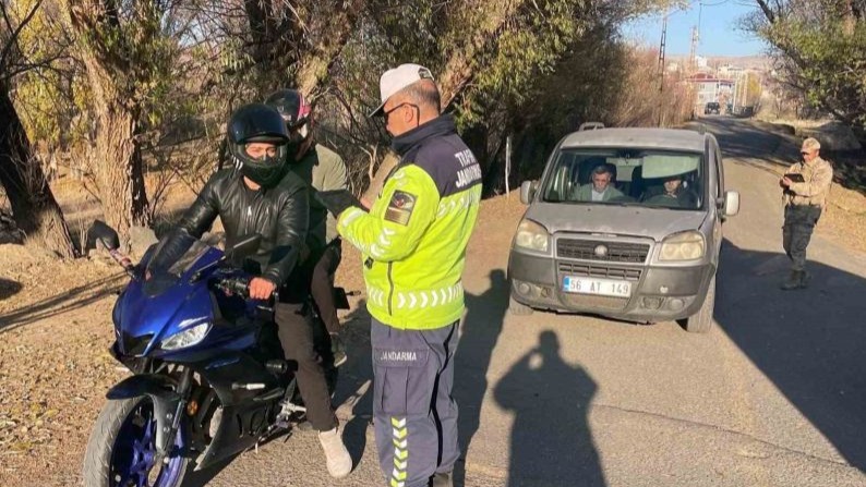 Ağrı&#039;da trafik uygulamasında 49 araç trafikten men edildi