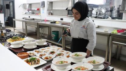 AİÇÜ’de Dünya Mutfağı Mezuniyet Projeleriyle Tanıtıldı