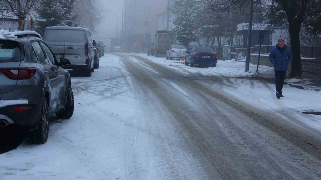 Ardahan güne karla uyandı