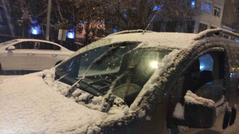 Ardahan yağan karla beyaza büründü