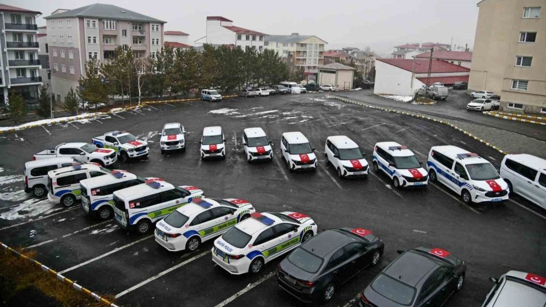 Ardahan’da emniyete tahsis edilen 20 yeni araç törenle hizmete alındı