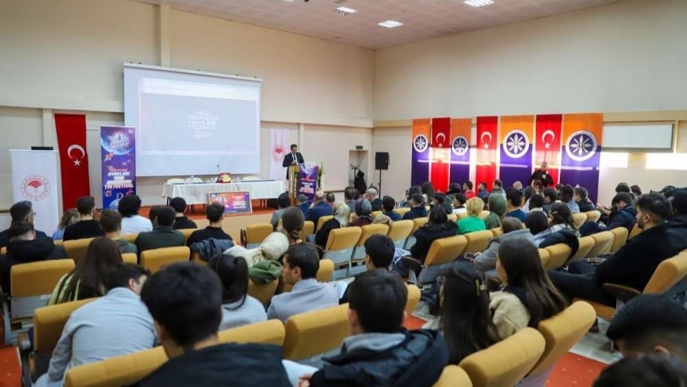 Ardahan’da &quot;Teknofest Türkiye şampiyonluğu tecrübe paylaşımı&quot; yapıldı