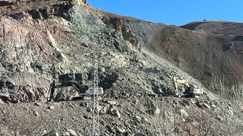 Başkan Şireci, Kemah Yücebelen yol genişletme çalışmalarını inceledi