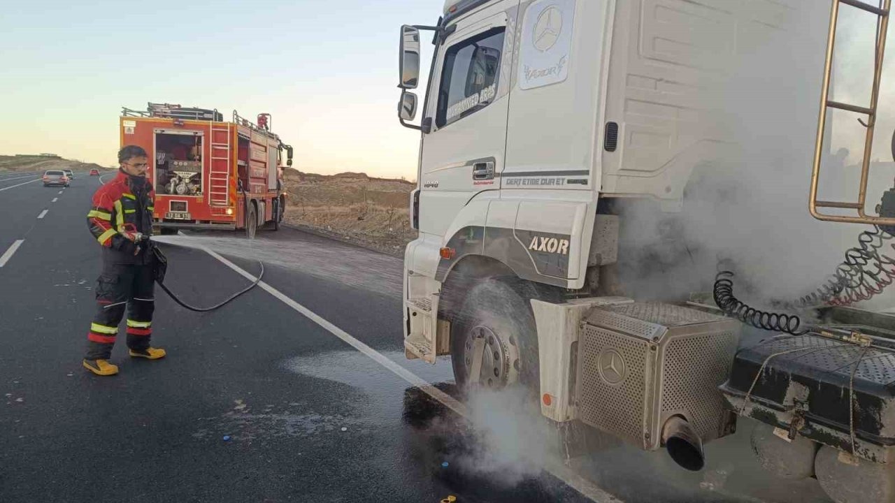 Bingöl’de seyir halindeki tırda yangın paniği: Facia son anda önlendi