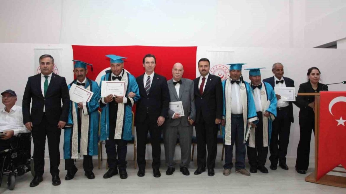 Bitlis&#039;te engeller sevgiyle aşıldı: Ahlat’ta özel gün için anlamlı buluşma