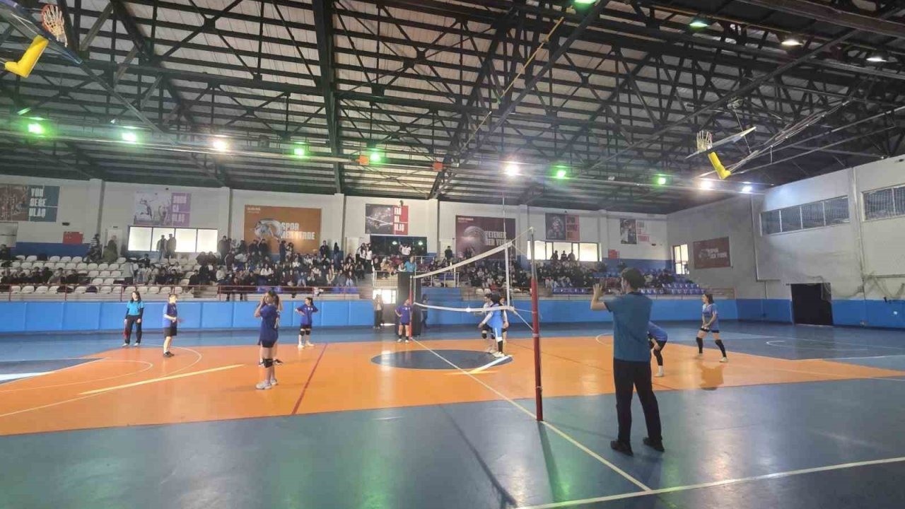 Bitlis’te ‘Okul Sporları Voleybol İl Şampiyonası’ başladı