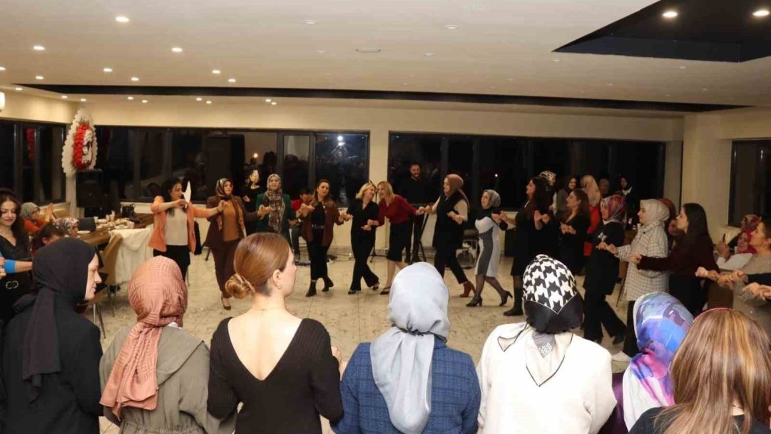 Çalışan kadınlar gönüllerince eğlendi