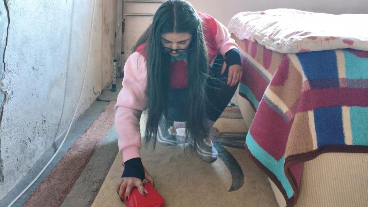 Doğubayazıt’ta yalnız yaşayan asırlık çınarların evleri temizleniyor